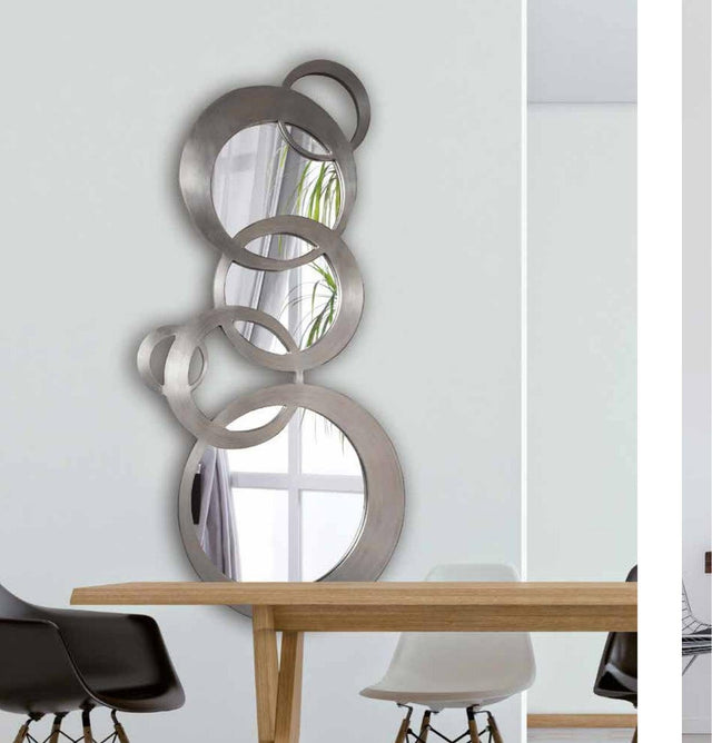 Espejo de pared con marco de esferas plateadas 178 cm