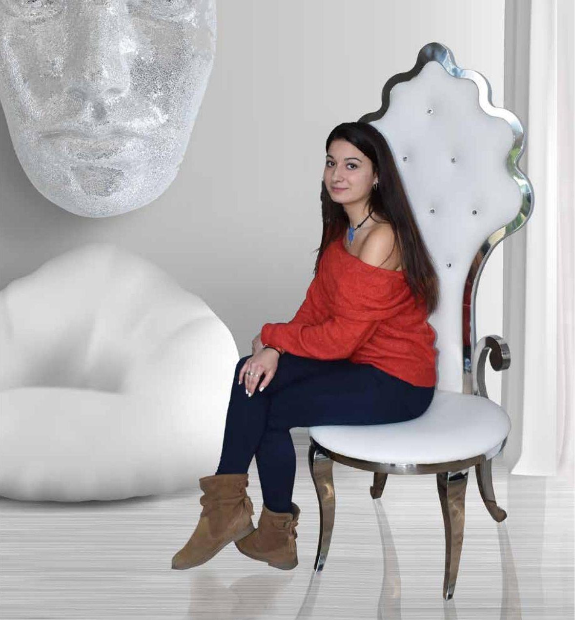 Sillón trono de respaldo alto blanco