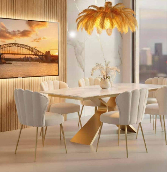 Silla de comedor blanca de polipiel con respaldo redondeado